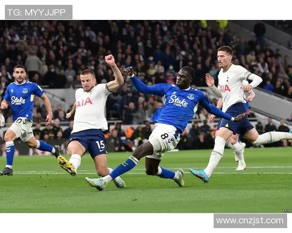 足球风云再起：欧洲五大联赛最新动态与球队赛季前瞻解析